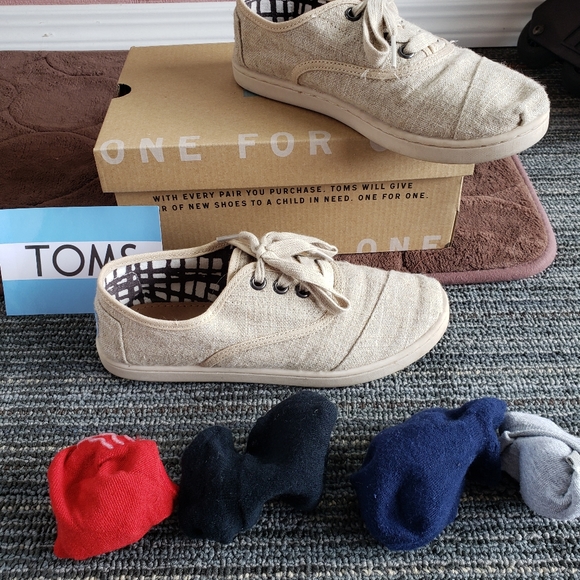 TOMS - Picture 2 of 7